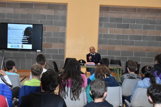 Giornata dei bambini scomparsi, la Questura di Isernia incontra gli studenti