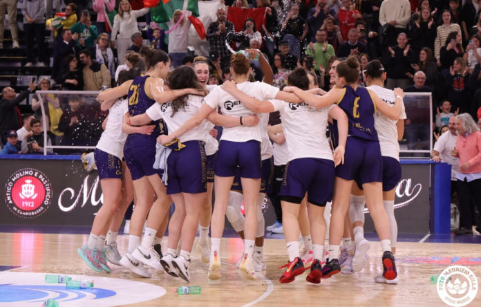 Basket, under 19, la Molisana Magnolia, arriva il secondo scudetto. Le rossoblù non lasciano scampo al Geas. Determinante il tandem sudamericano Moscarella-Quiñonez