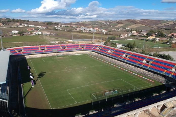 Calcio, Serie C, Campobasso, visita della Covisoc, gli aggiornamenti sulla questione stadio. Lucchese dichiarata fallita, corsa contro il tempo per salvare il titolo. Caos in serie B per la vicenda Brescia