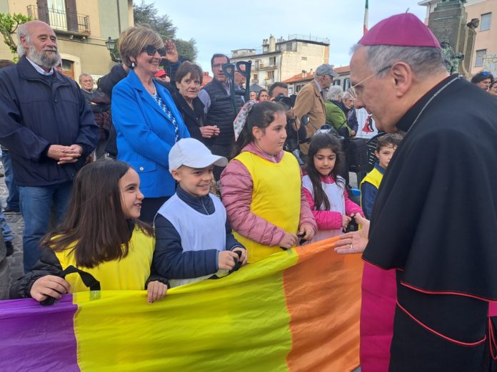 Agnone abbraccia il vescovo Cibotti: “Adesso camminiamo insieme” agnone cibotti