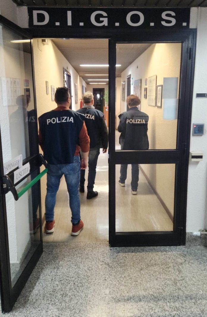 Minacce e offese sui social a Presidente della Repubblica e al Papa, campobassano scoperto e denunciato dalla Polizia