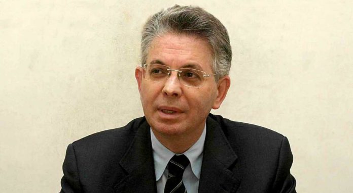 Condannato in via definitiva per bancarotta fraudolenta, l’ex senatore Vincenzo Nespoli si è costituito nel carcere di Larino