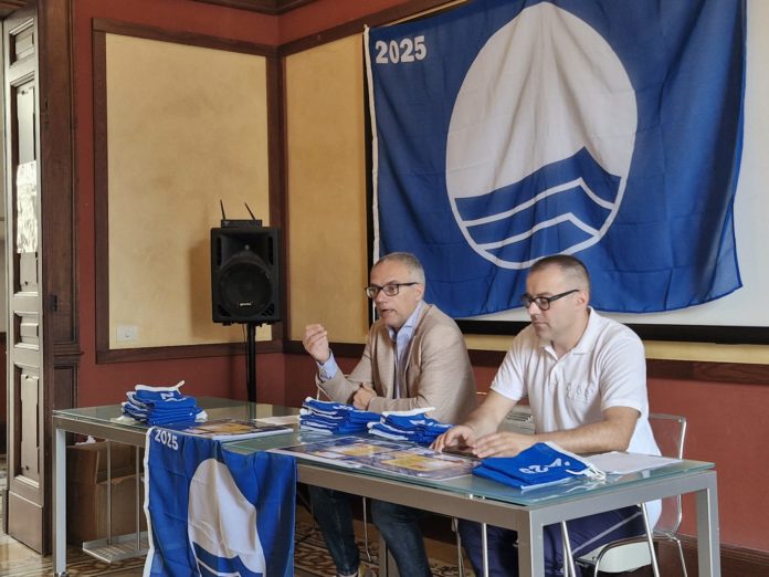 Consegnata la bandiera blu agli operatori turistici di Campomarink
