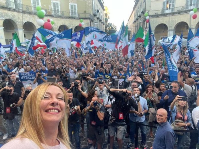 Perché Giorgia Meloni, proprio lei, non può essere fascista