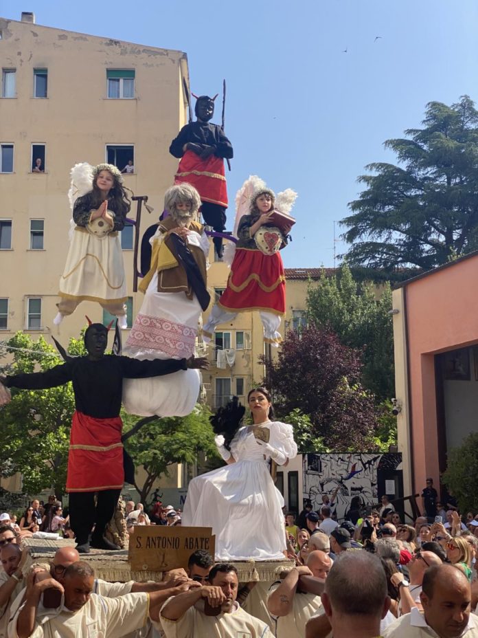 Misteri, in migliaia a Campobasso per la magia dei Misteri