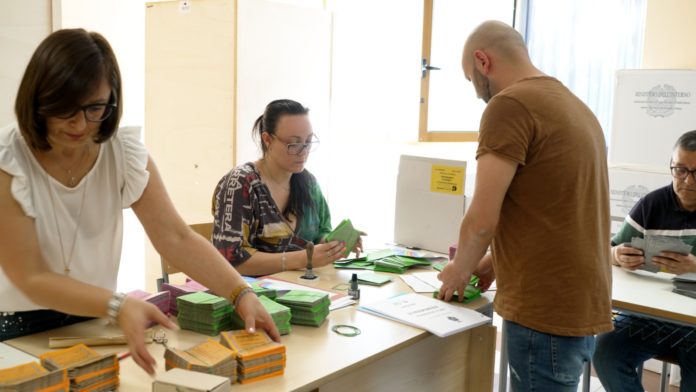 Campobasso, disagi nelle operazioni di voto. Gli elettori della D’Ovidio finiscono alla Colozza