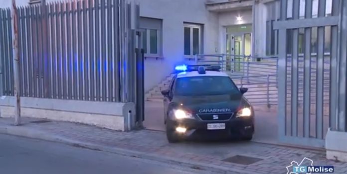 Arrestati tre minorenni in flagranza di reato per concorso in furto aggravato, ricettazione e possesso ingiustificato di chiavi alterate