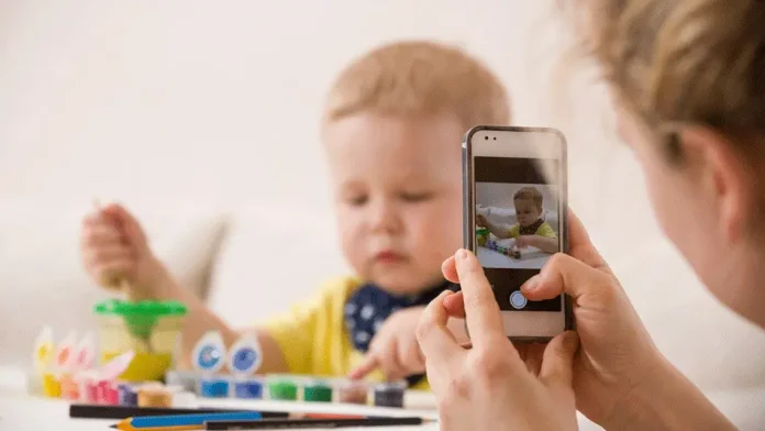 Pubblicare foto dei figli sui social può costituire reato