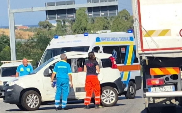Scontro tra auto e camion all’ingresso della tangenziale di Termoli, un ferito