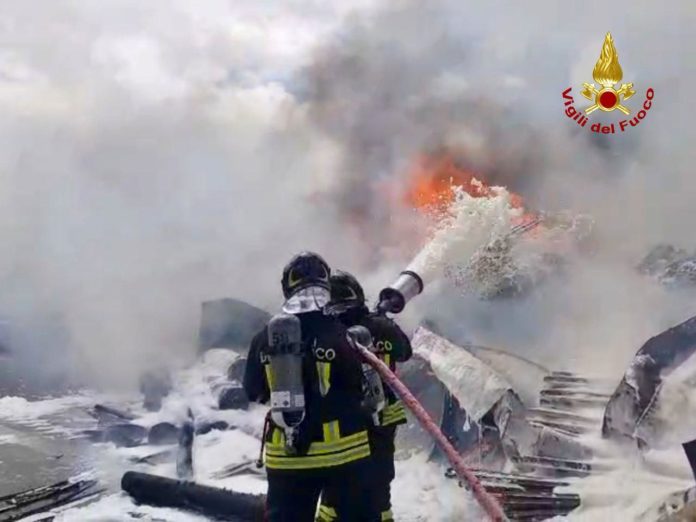 Autostrada A14 direzione sud: tir in fiamme