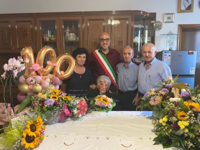 Olga Colangelo di Trivento compie 100 anni. Auguri dal sindaco Pavone e dai contradaioli di Penna