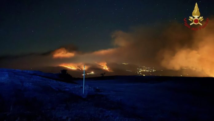 Incendio Agnone: distrutti oltre 85 ettari. Intervento massiccio dei Vigili del Fuoco e delle squadre antincendio regionali