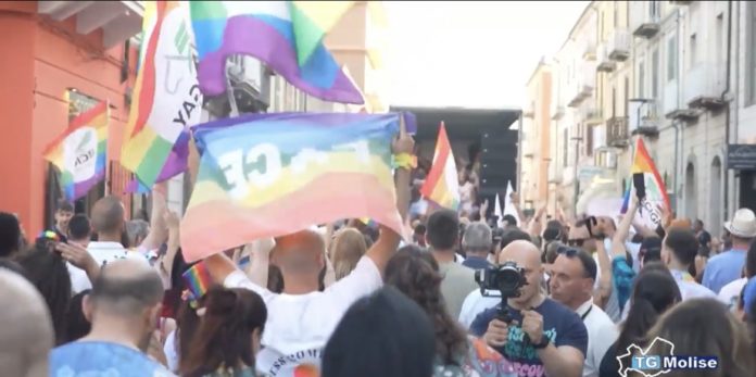 Termoli, Molise Pride tra le polemiche: Vladimir Luxuria testimonial dell’evento