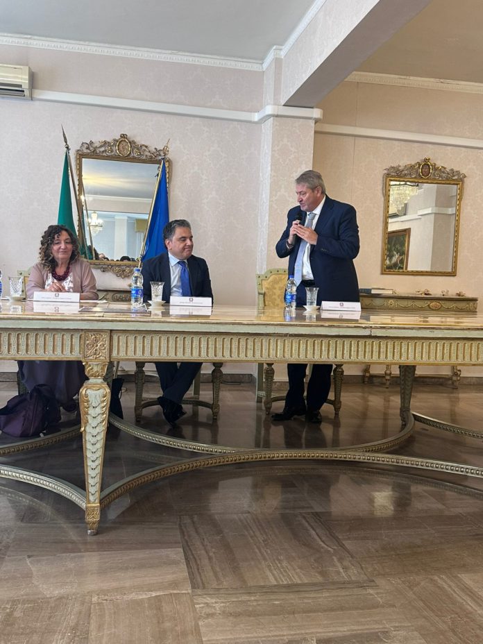 Premio internazionale all’imprenditore Claudio Papa, presente anche Roberti