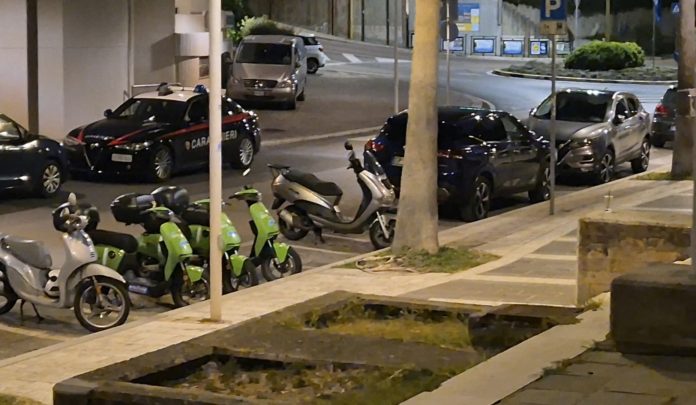 Agguato in un lido di Termoli: buttafuori accoltellato, non si esclude spedizione punitiva