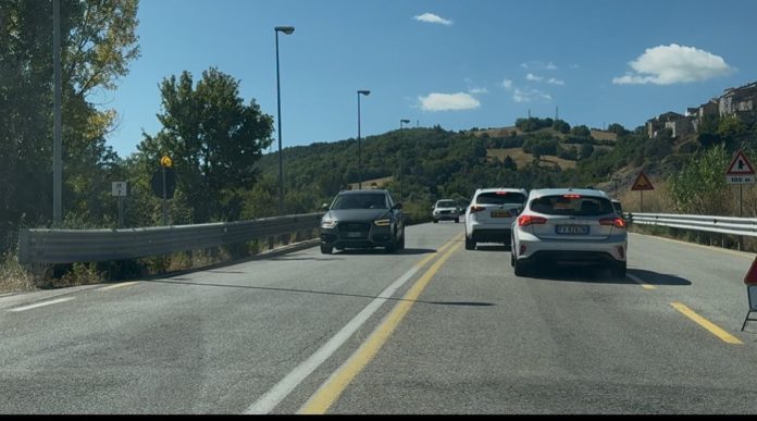 L’estate si prende una pausa: temperature giù di 10 gradi. Meno auto sulle strade