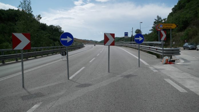 Raccordo Ingotte, il semaforo resta: entro il 31 luglio spento quello su Molise 1