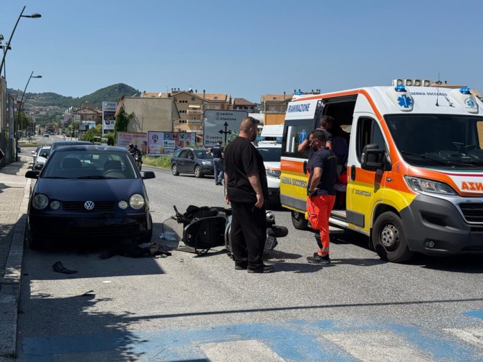 Isernia, incidente tra auto e scooter: centauro in ospedale