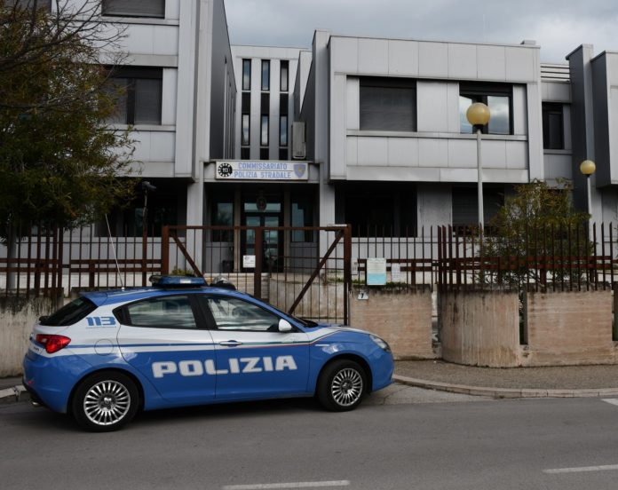 Termoli: si scaglia contro i poliziotti, arrestato un uomo. Aveva violato il Daspo.