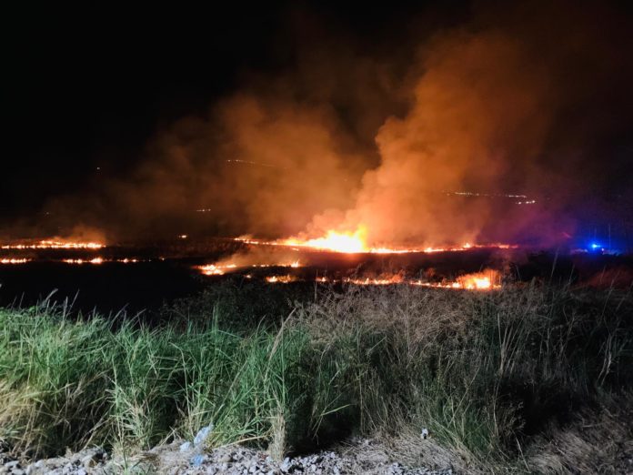 Ponte dello Sceriffo: incendio in un terreno agricolo