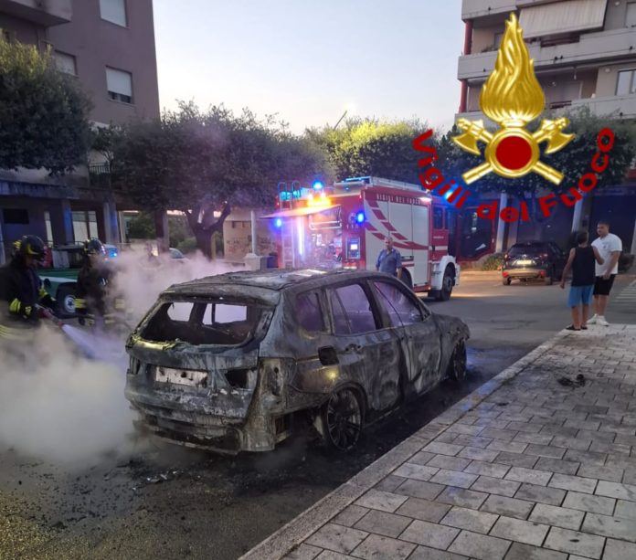 Auto incendiata a San Salvo, indagini in corso