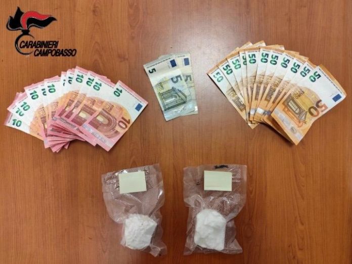 Beccato mentre spacciava in stazione a Termoli, i carabinieri arrestano pusher: aveva oltre 100 grammi di cocaina