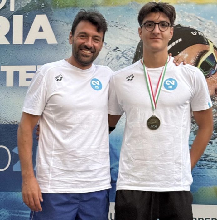 Nuoto, Alessio D’Agostino della M2 è medaglia di bronzo ai Campionati Italiani di Categoria (Chianciano Terme 5-9 agosto 2025)
