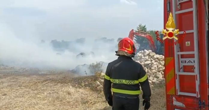 Rotello: incendio di vegetazione, a fuoco milleduecento rotoballe