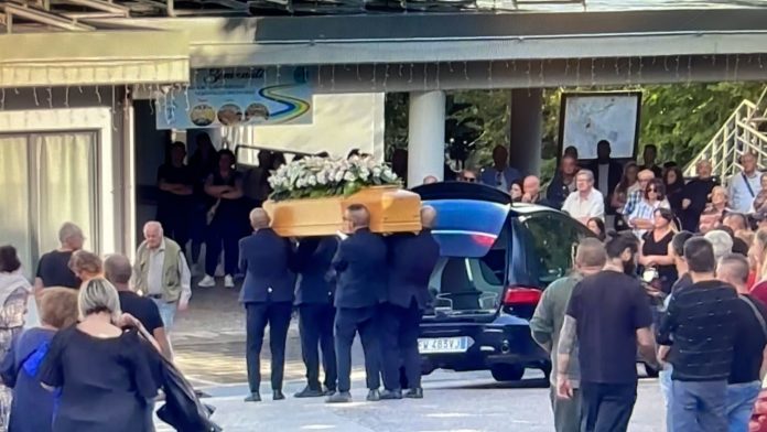 Campobasso, lacrime e commozione per l’ultimo saluto a Emma Caporicci