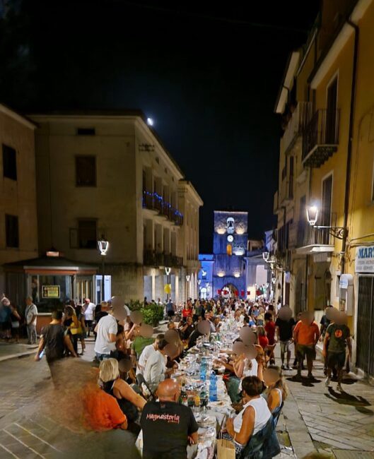 Isernia, Magnastoria non si ferma: stasera la tavolata record
