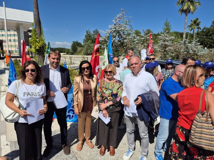 Ex Cattolica, anche la politica oggi al presidio degli ex dipendenti del servizio mensa