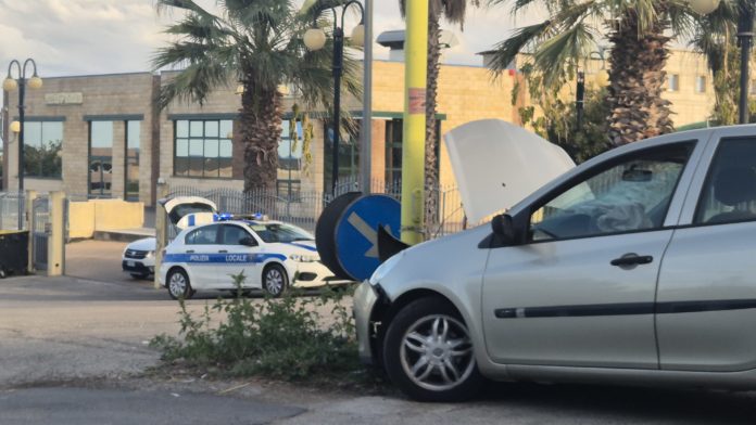 Tamponamento tra via dei Lecci e via della Acacie a Termoli, danni alle auto e un grande spavento