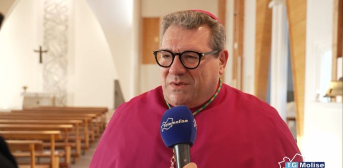 Lettera del Vescovo Claudio Palumbo agli studenti