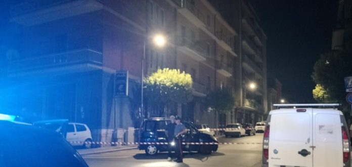 Non si ferma all’alt dei Carabinieri, fugge e finisce contro due auto parcheggiate: Giovane isernino ai domiciliari