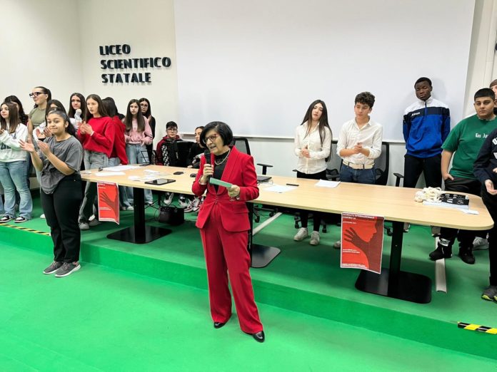 Saluto alla comunità scolastica della Dirigente Giovanna Fantetti. E’ in pensione: “Ho amato tanto la scuola, tantissimo l’insegnamento”