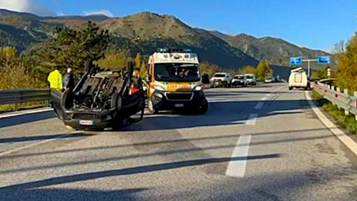 Provoca un incidente e fugge, indagano i carabinieri di Vinchiaturo