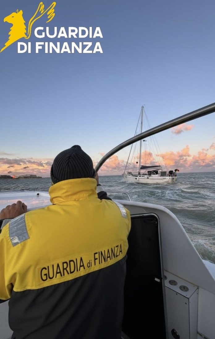 Termoli: rischia di naufragare con la barca a vela: salvati dalla Guardia di Finanza