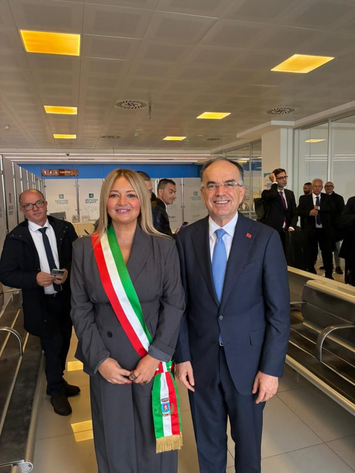 Pescara: il sindaco di Ururi accoglie in aeroporto il Presidente della Repubblica di Albania