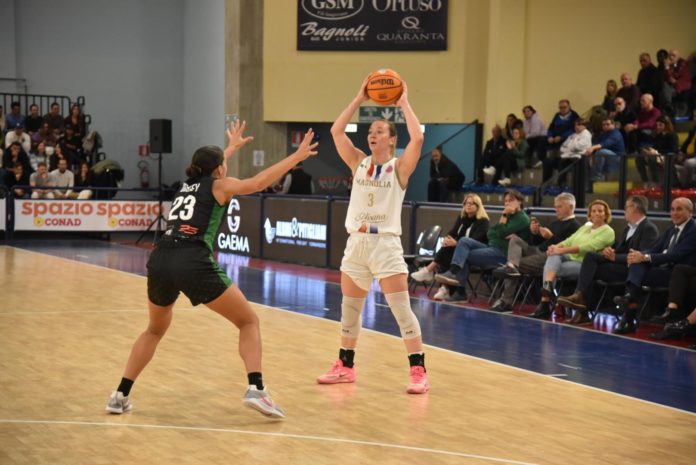 Basket, Eurocup, la Molisana Magnolia, serata orribile all’Arena, le rossoblù cedono a Brno. Sabatelli: «Qualche grillo per la testa dopo le prime gare. Non rispettato quanto detto»