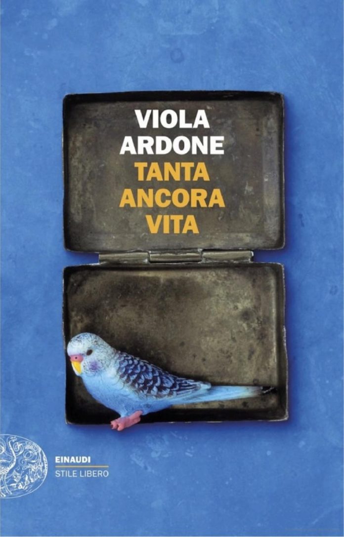 “Tanta ancora vita” di Viola Ardone: la recensione di Marilena Ferrante