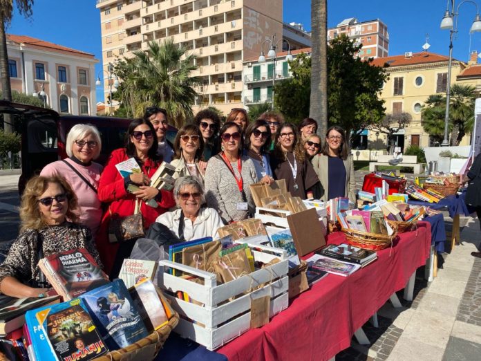Termoli: grande successo per “Un libro per la Lilt” a piazza Monumento