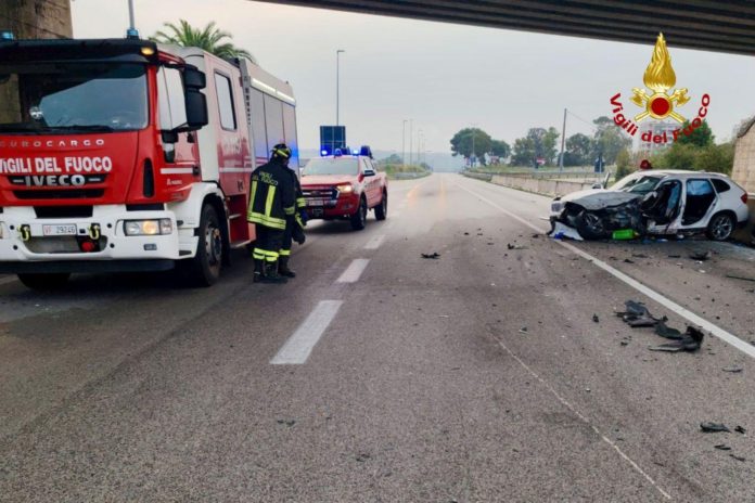 Statale 16: incidente tra auto e furgone
