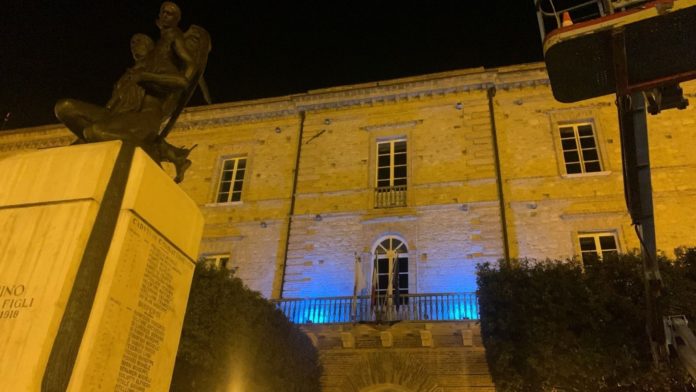 Giornata mondiale infanzia e adolescenza, Larino si illumina di blu