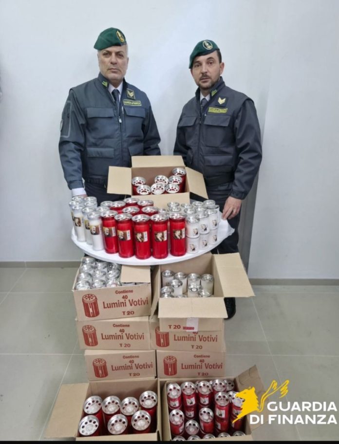 Commemorazione defunti, Finanza sequestra 1.700 ceri con immagine Padre Pio