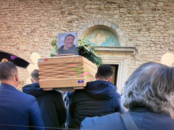 San Giovanni in Galdo, il paese si ferma per l’ultimo saluto a Luigi Santone