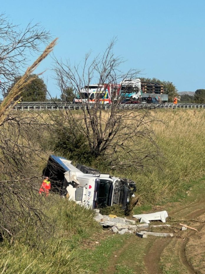 Schianto tra auto e camion sulla Bifernina, morto un giovane