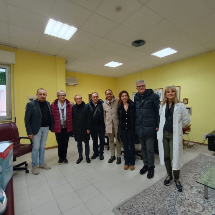 Termoli: I soci Lions Club Termoli Host donano due aspiratori