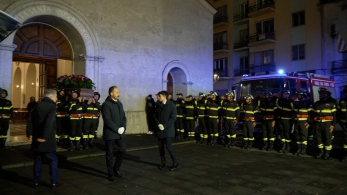 Il commosso addio a Bojano dei Vigili del fuoco al direttore regionale Di Pardo