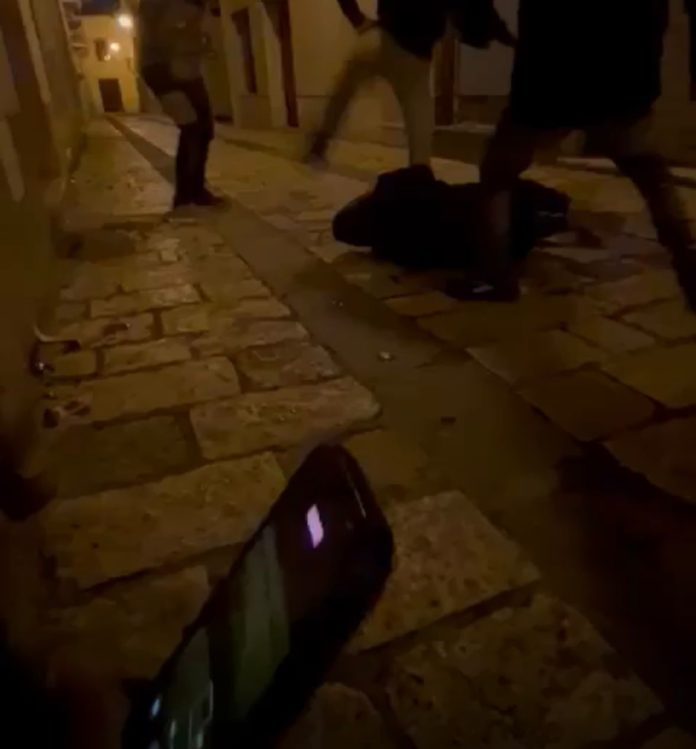 Ragazzo aggredito, la mamma: “Chi ha fatto del male a mio figlio va punito”