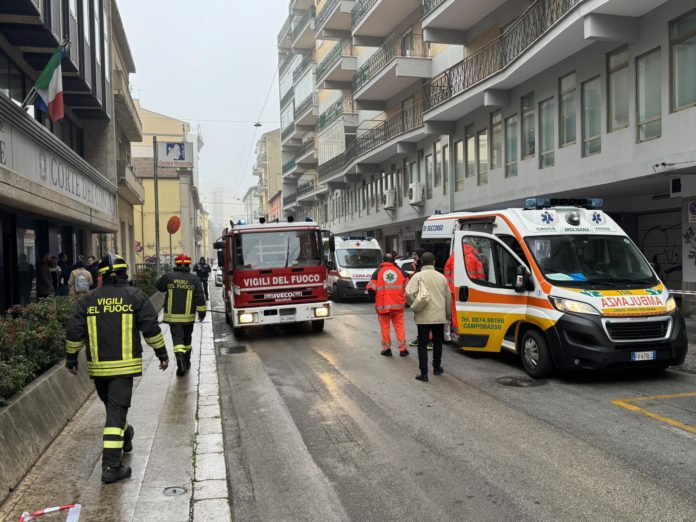 Incendio alla Corte dei Conti, mattinata di paura a Campobasso: 50 evacuati